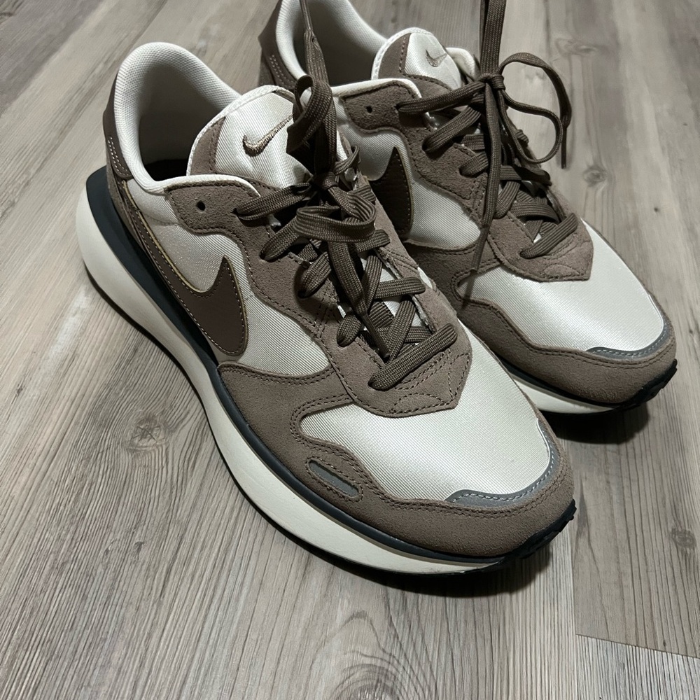 Nike Phoenix Waffle- Like New Womens 11.5 / Mens 10